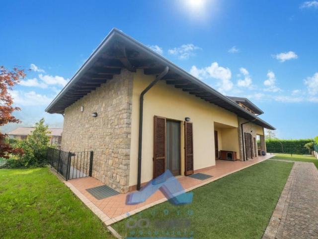 Villa Indipendente in vendita a Torre De' Roveri, Lombardia