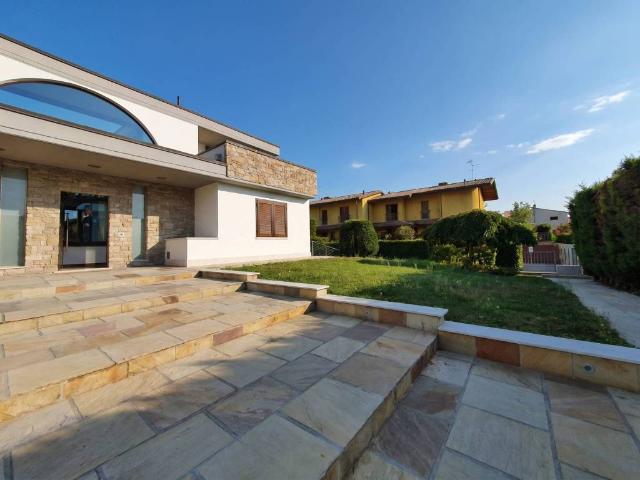Villa Indipendente in vendita a Torre De' Roveri, Lombardia