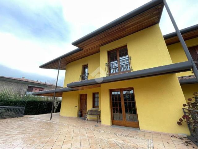 Villa Indipendente in vendita a Torre De' Roveri, Lombardia