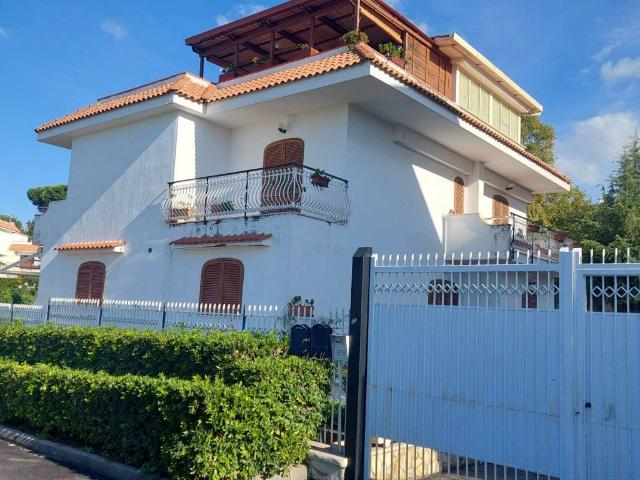 Villa Indipendente in vendita a Lava Nuovo, Torre Del Greco
