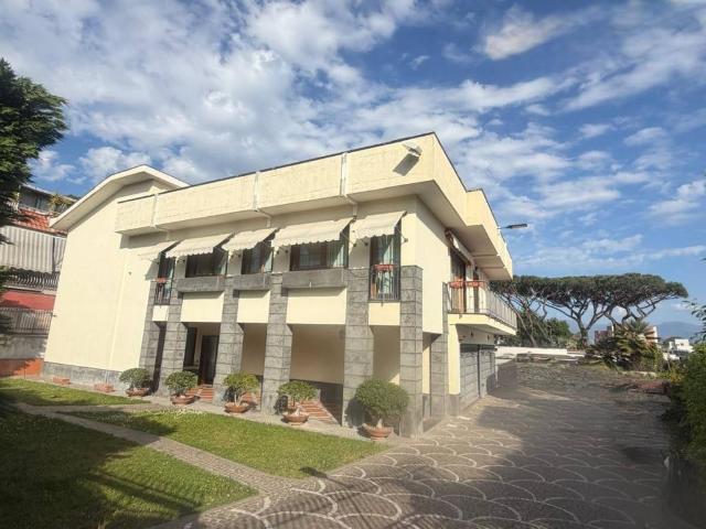 Villa Indipendente in vendita a Camaldoli della Torre, Torre Del Greco