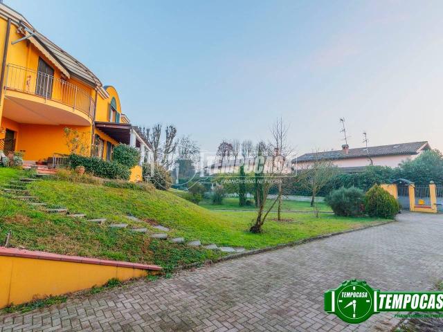 Villa Indipendente in vendita a Torre D'isola, Lombardia