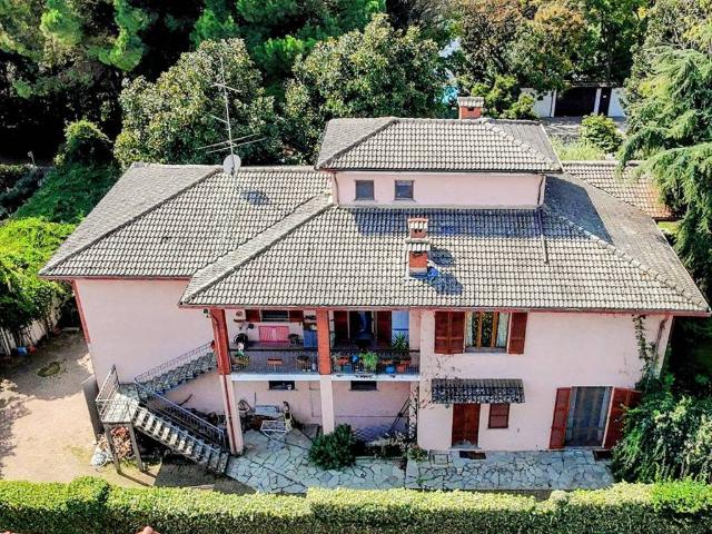 Villa Indipendente in vendita a Torre D'isola, Lombardia