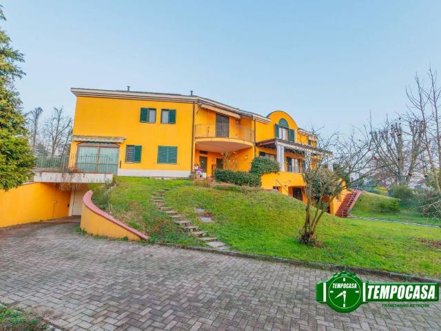 Villa Indipendente in vendita a Torre D'isola, Lombardia