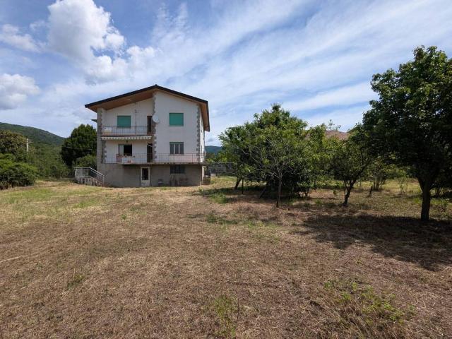 Villa Indipendente in vendita a Torreano, Friuli-Venezia Giulia