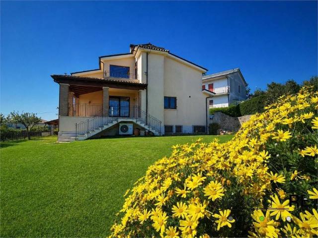Villa Indipendente in vendita a Torrevecchia Teatina, Abruzzo