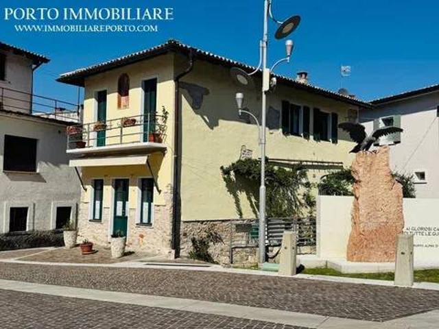Villa Indipendente in vendita a Torri Del Benaco, Veneto