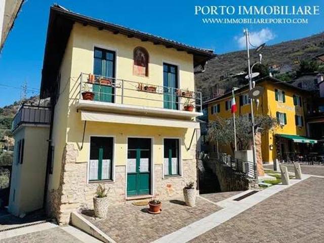 Villa Indipendente in vendita a Torri Del Benaco, Veneto