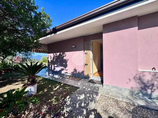 Villa Indipendente in vendita a Albisano, Torri del Benaco