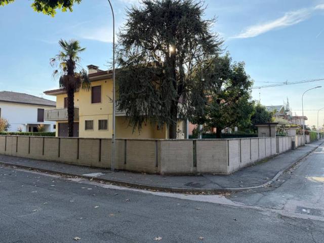 Villa Indipendente in vendita a Quartiere Arcaro, Torri di Quartesolo