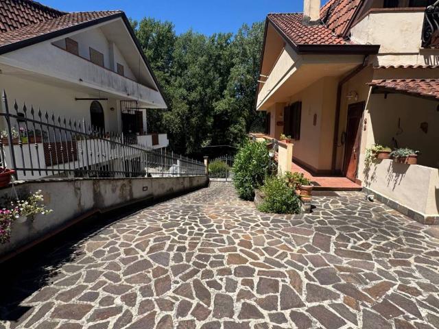 Villa Indipendente in vendita a Torrice, Lazio