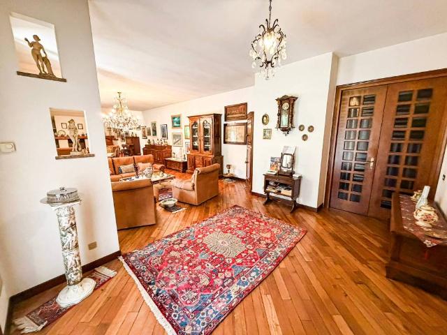 Villa Indipendente in vendita a Torricella Verzate, Lombardia