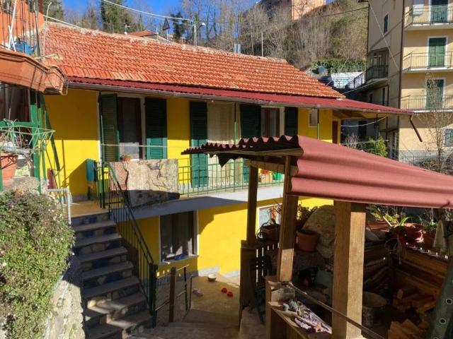 Villa Indipendente in vendita a Prato, Torriglia