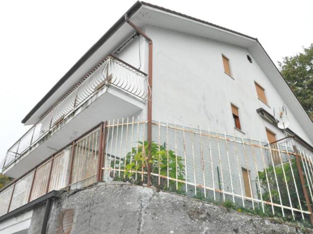 Villa Indipendente in vendita a Torriglia, Liguria