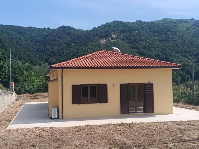 Villa Indipendente in vendita a Torrioni, Campania