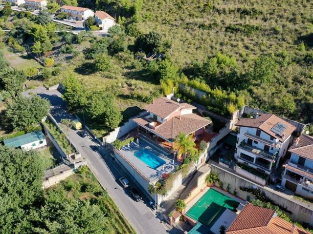 Villa Indipendente in vendita a Calabria, Cosenza