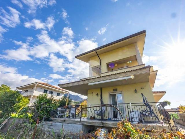 Villa Indipendente in vendita a Calabria, Cosenza