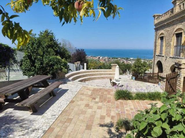Villa Indipendente in vendita a Unione dei Comuni della Val Vibrata, Tortoreto