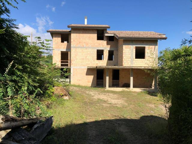 Villa Indipendente in vendita a Unione dei Comuni della Val Vibrata, Tortoreto