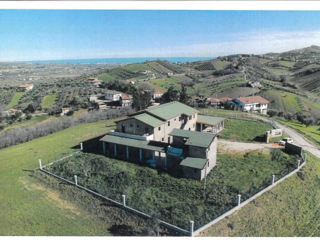 Villa Indipendente in vendita a Unione dei Comuni della Val Vibrata, Tortoreto