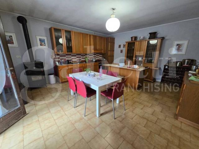 Villa Indipendente in vendita a Sant'Omero, Teramo