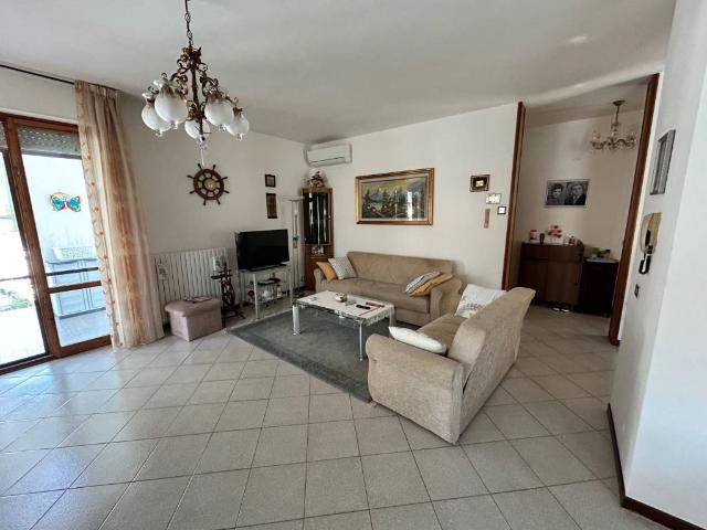 Villa Indipendente in vendita a Unione dei Comuni della Val Vibrata, Tortoreto