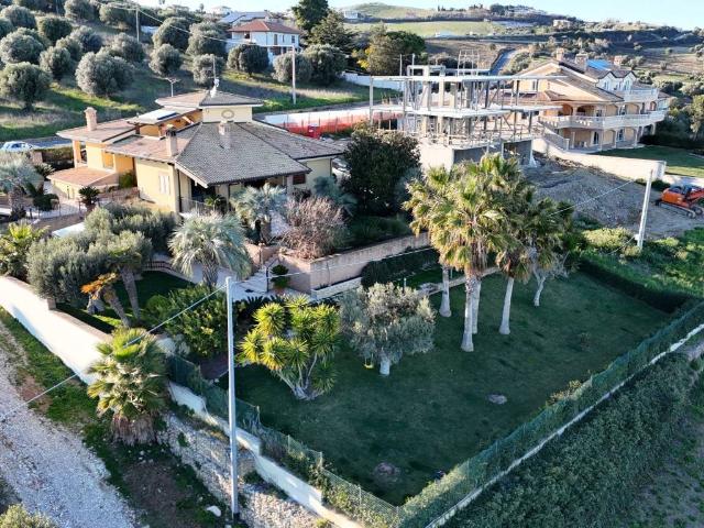Villa Indipendente in vendita a Unione dei Comuni della Val Vibrata, Tortoreto