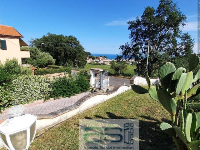 Villa Indipendente in vendita a Unione dei Comuni della Val Vibrata, Tortoreto