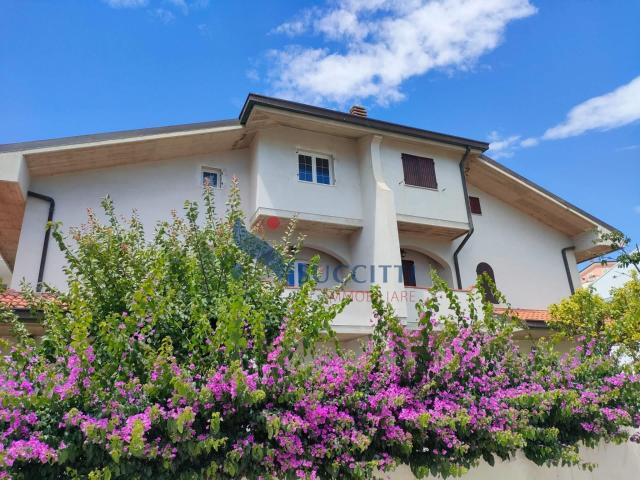 Casa in vendita a Unione dei Comuni della Val Vibrata, Tortoreto