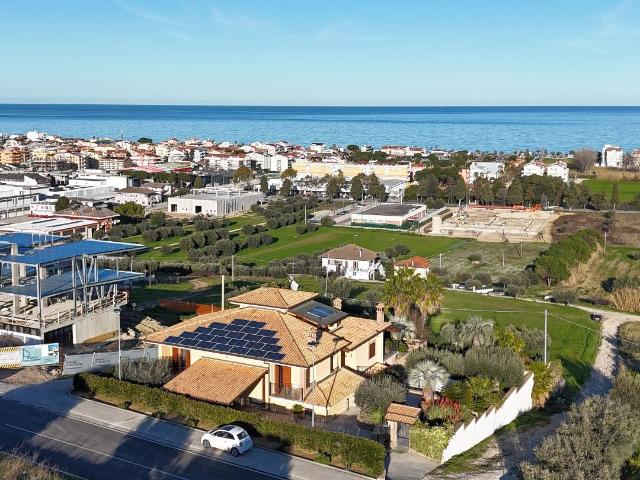 Villa Indipendente in vendita a Unione dei Comuni della Val Vibrata, Tortoreto