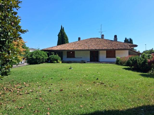 Villa Indipendente in vendita a Torviscosa, Friuli-Venezia Giulia