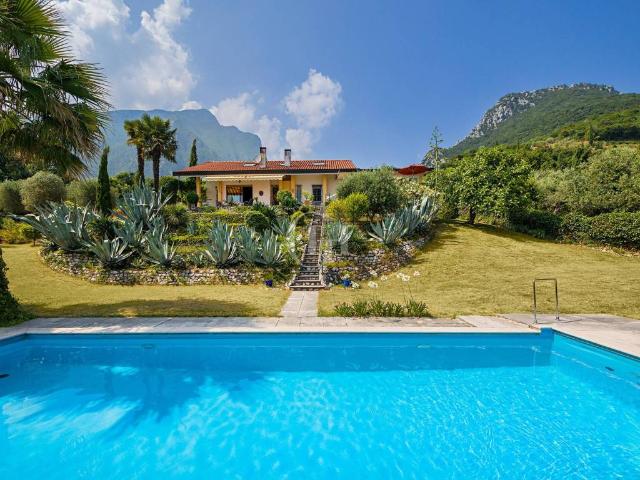 Villa Indipendente in vendita a Comunità Montana Parco Alto Garda bresciano, Toscolano Maderno