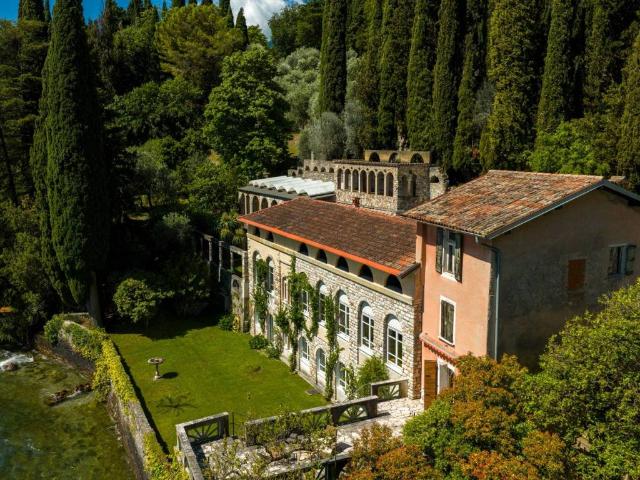 Villa Indipendente in vendita a Comunità Montana Parco Alto Garda bresciano, Gargnano