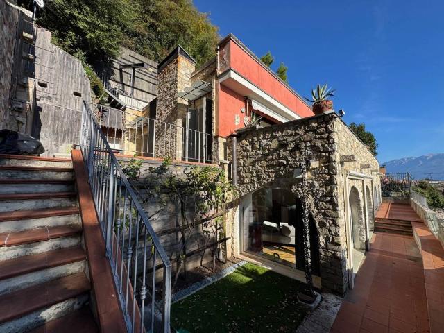 Villa Indipendente in vendita a Comunità Montana Parco Alto Garda bresciano, Toscolano Maderno