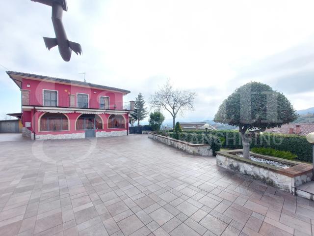 Villa Indipendente in vendita a Tossicia, Abruzzo
