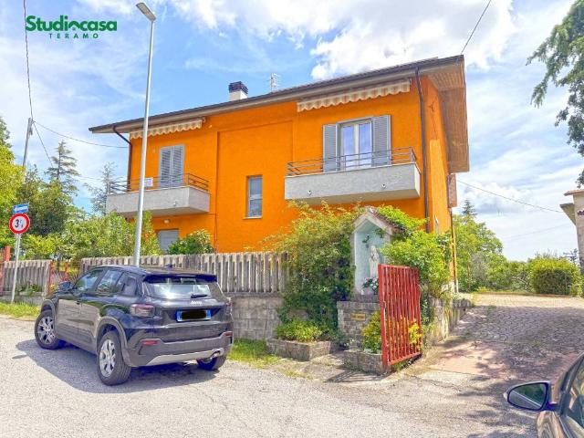 Villa Indipendente in vendita a Tossicia, Abruzzo