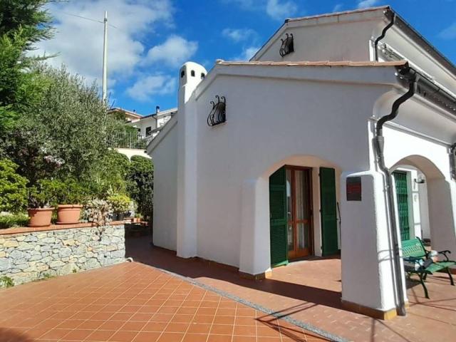 Villa Indipendente in vendita a Tovo San Giacomo, Liguria