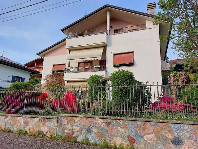 Villa Indipendente in vendita a Pineta, Tradate