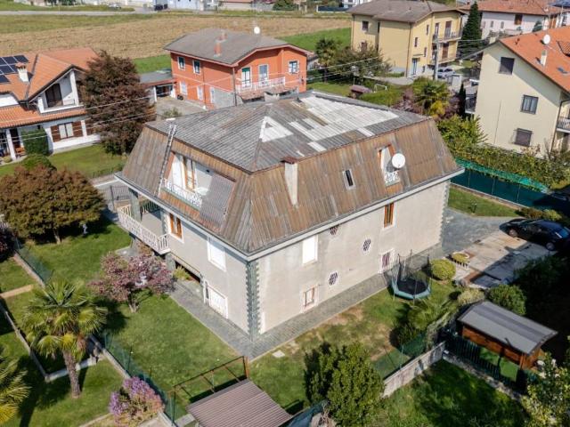 Villa Indipendente in vendita a Tradate, Lombardia