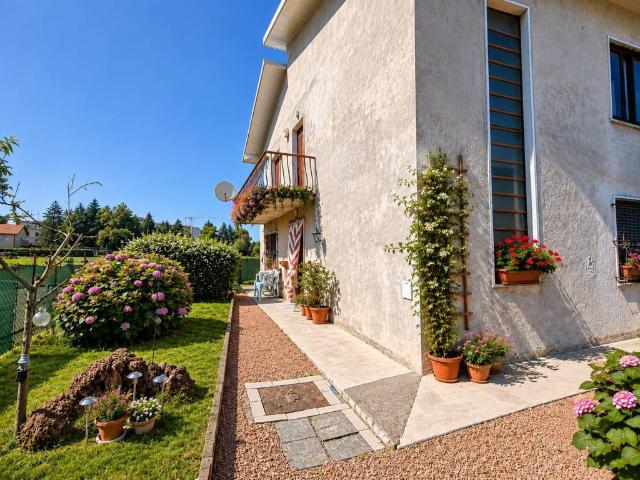 Villa Indipendente in vendita a Tradate, Lombardia