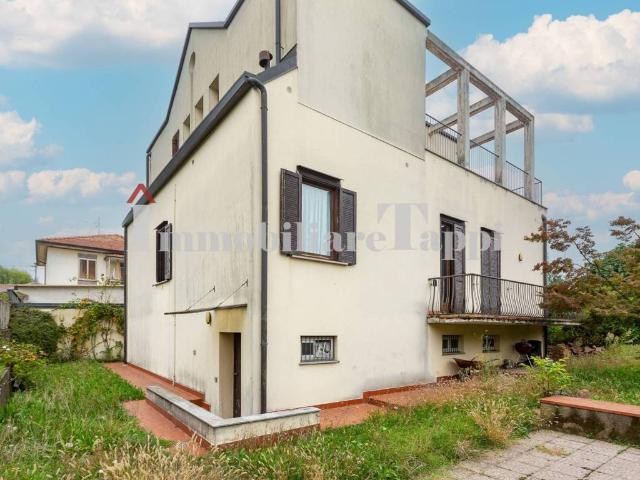 Villa Indipendente in vendita a Tradate, Lombardia