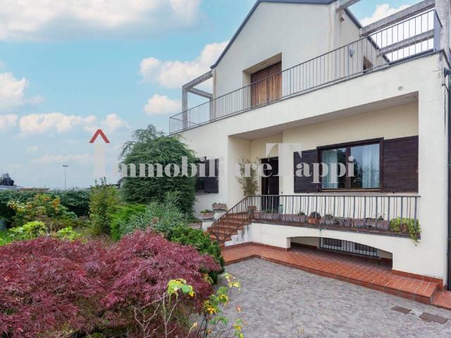 Villa Indipendente in vendita a Tradate, Lombardia