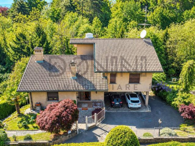Villa Indipendente in vendita a Pineta, Tradate