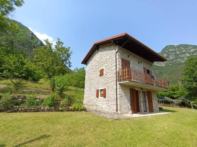 Villa Indipendente in vendita a Tramonti Di Sotto, Friuli-Venezia Giulia