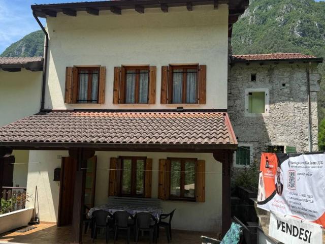 Villa Indipendente in vendita a Tramonti Di Sotto, Friuli-Venezia Giulia