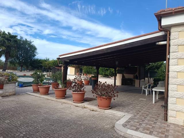 Villa Indipendente in vendita a Trani, Barletta-Andria-Trani