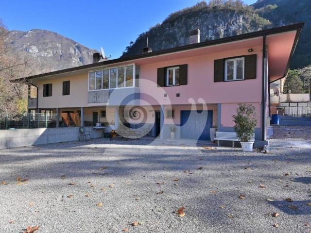 Villa Indipendente in vendita a Trasaghis, Friuli-Venezia Giulia