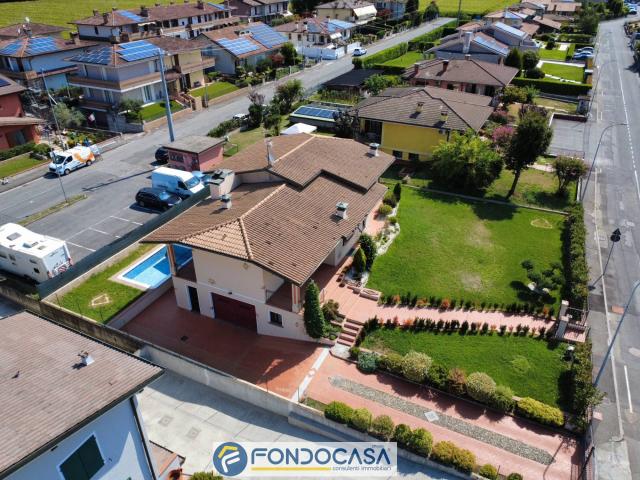 Villa Indipendente in vendita a Lograto, Brescia