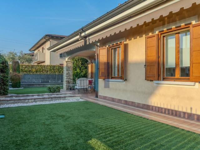 Villa Indipendente in vendita a Travagliato, Brescia