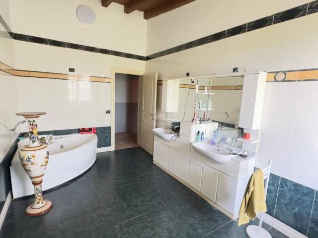 Villa Indipendente in vendita a Travagliato, Lombardia